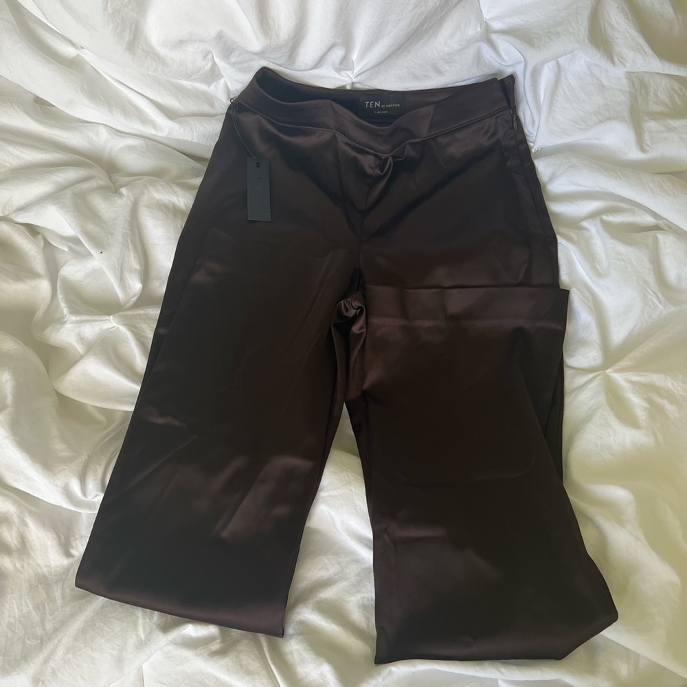 New with tags aritzia Sundance pant size 6 or small in color rich mocha brown